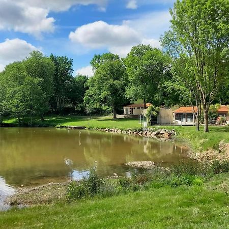 Chalet Simple Au Camping L'Etruyere Au Lac La Tardiere Exterior foto
