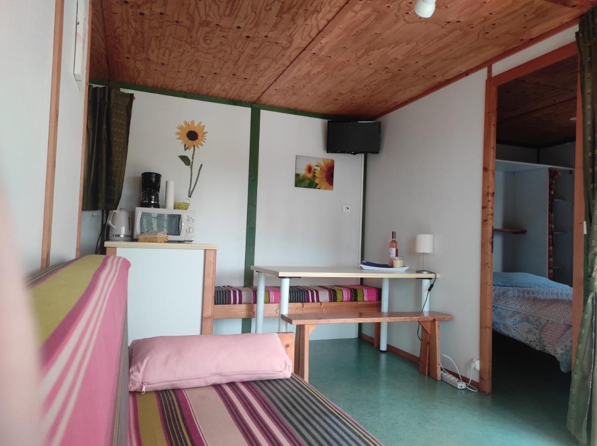 Chalet Simple Au Camping L'Etruyere Au Lac La Tardiere Exterior foto
